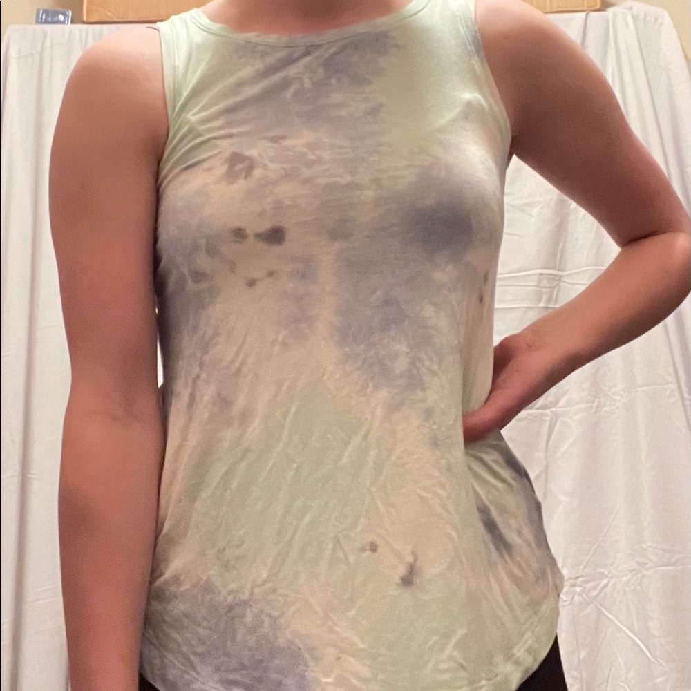 Super cute 🦋teal🐬 tie-die tank